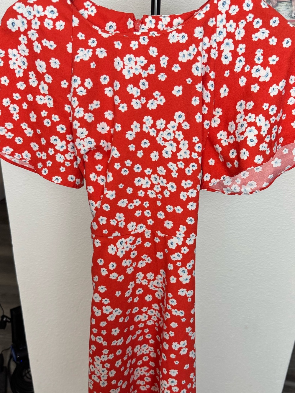 Banana Republic Red and White Floral Midi Dress with Flutter Sleeves Size 0